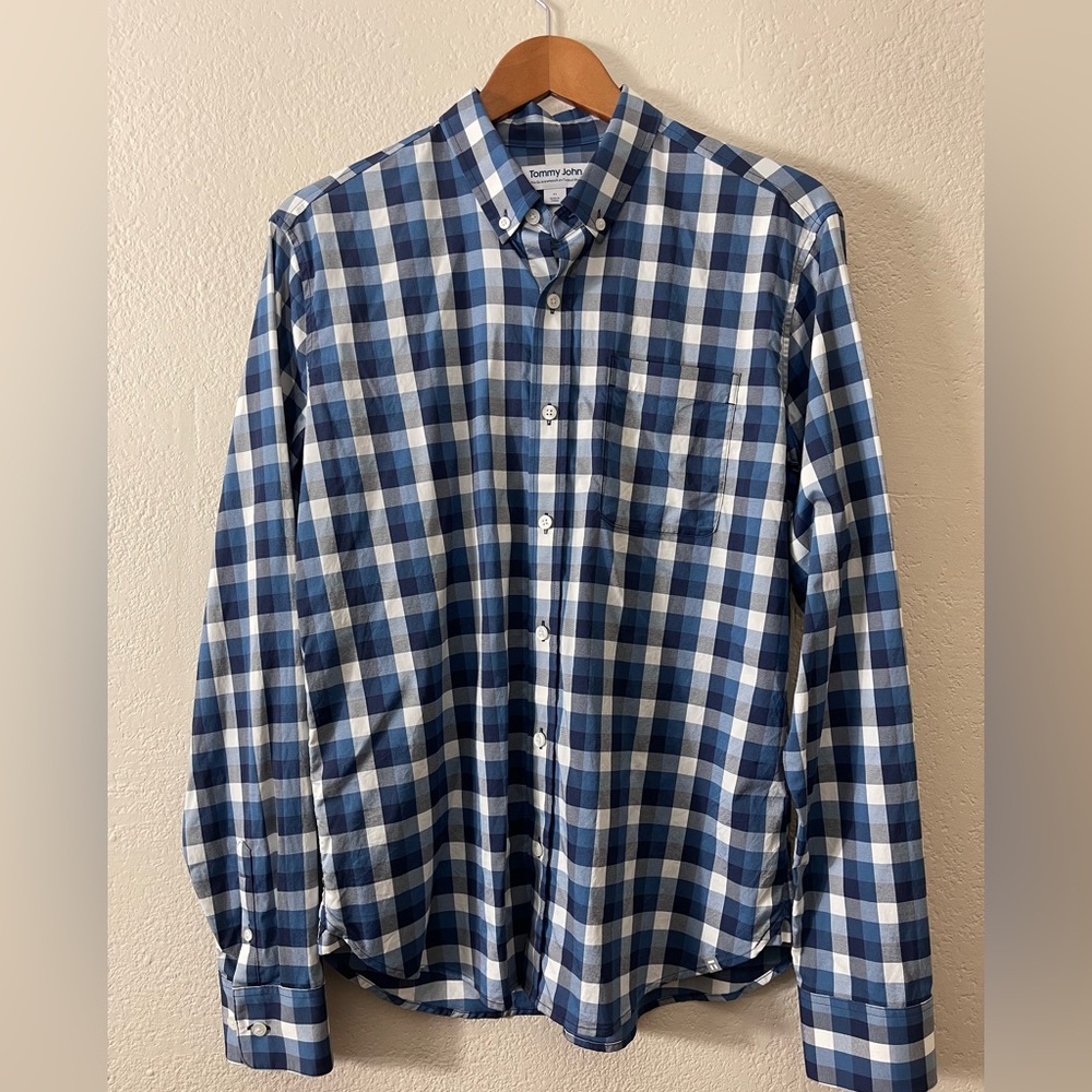 Tommy John The Go Anywhere Un-Tucked Button Down Shirt Checkered size M